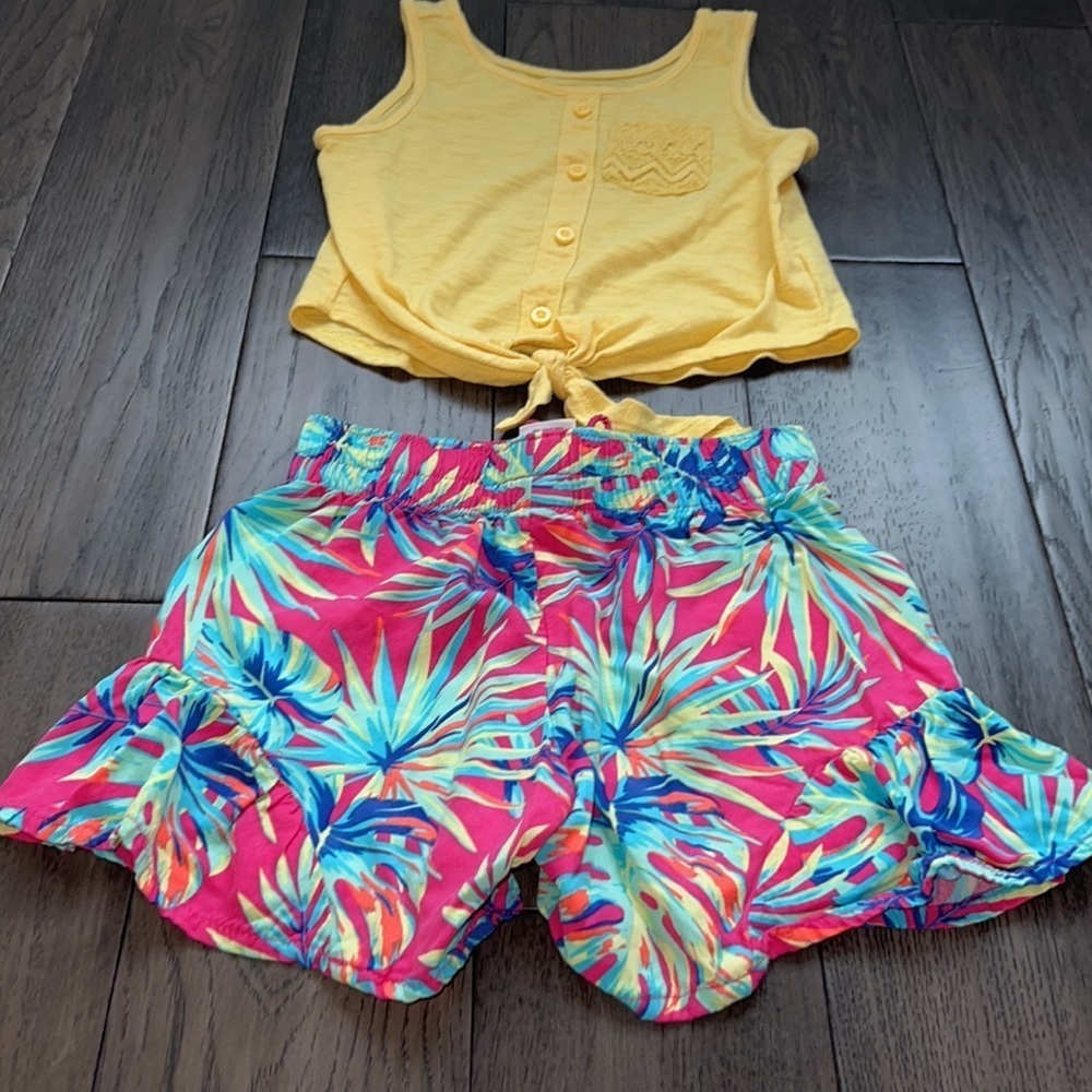 Toddler girl tropical shorts and mid drift shirt - Picture 4 of 6